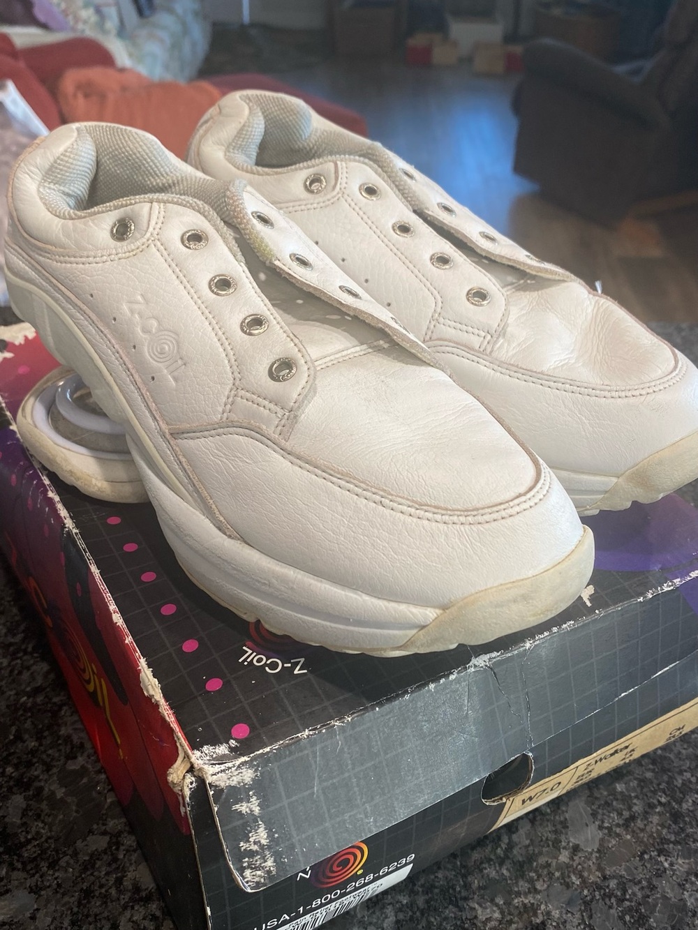 White Z-CoiL lace up Sneakers women’s size 7
